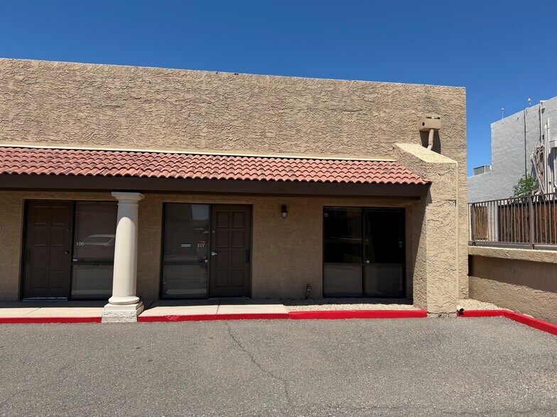 7702 E Gray Rd, Scottsdale, AZ à louer - Photo du bâtiment - Image 1 de 4