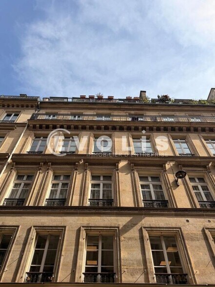 Office in Paris for sale - Building Photo - Image 1 of 9
