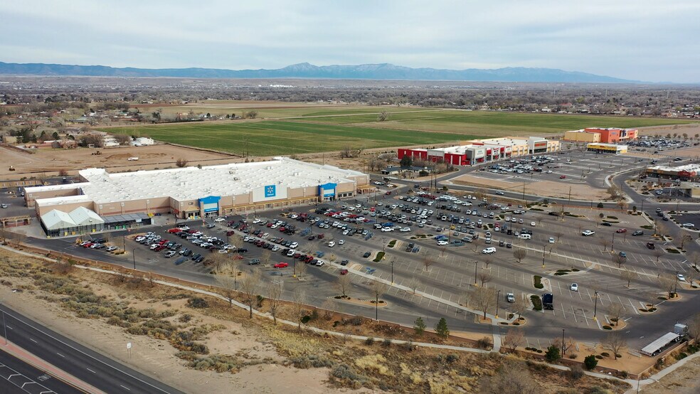 3817 Las Estancias Way SW, Albuquerque, NM for lease - Building Photo - Image 2 of 11