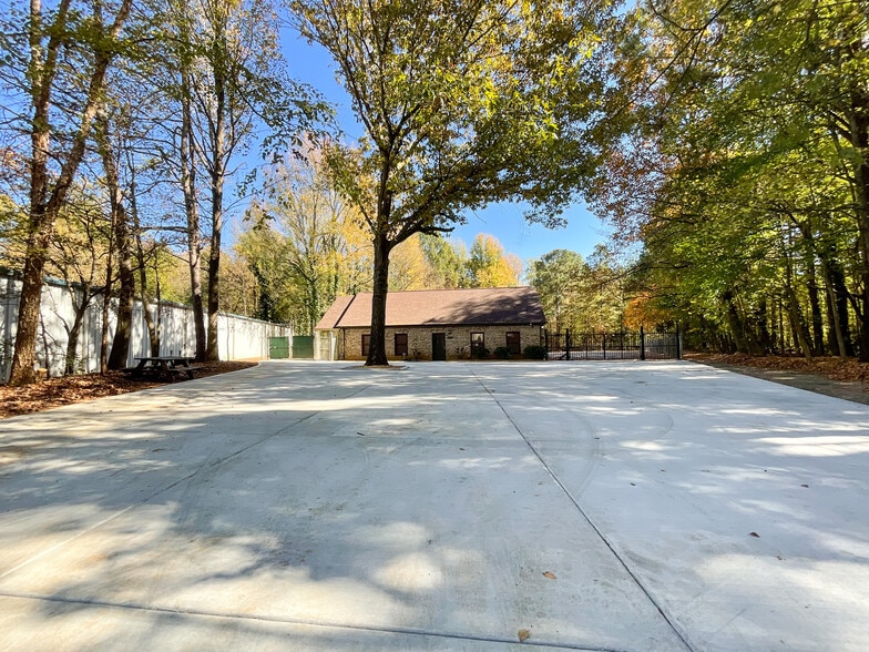 1804 Lucas Ln, Charlotte, NC à louer - Photo du bâtiment - Image 2 de 37