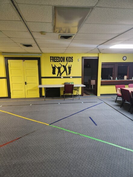 409 4th St, Baraboo, WI à vendre - Photo du bâtiment - Image 3 de 6