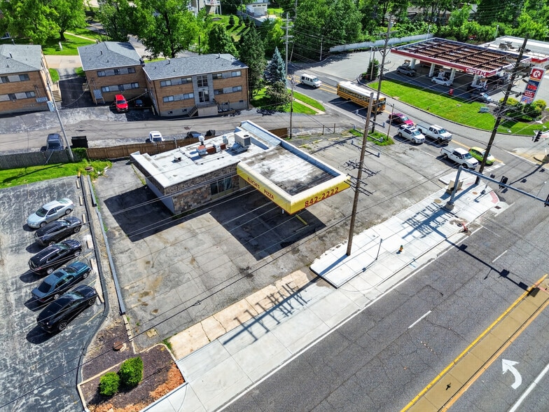 8570 Watson Rd, Saint Louis, MO à louer - Photo du bâtiment - Image 3 de 5