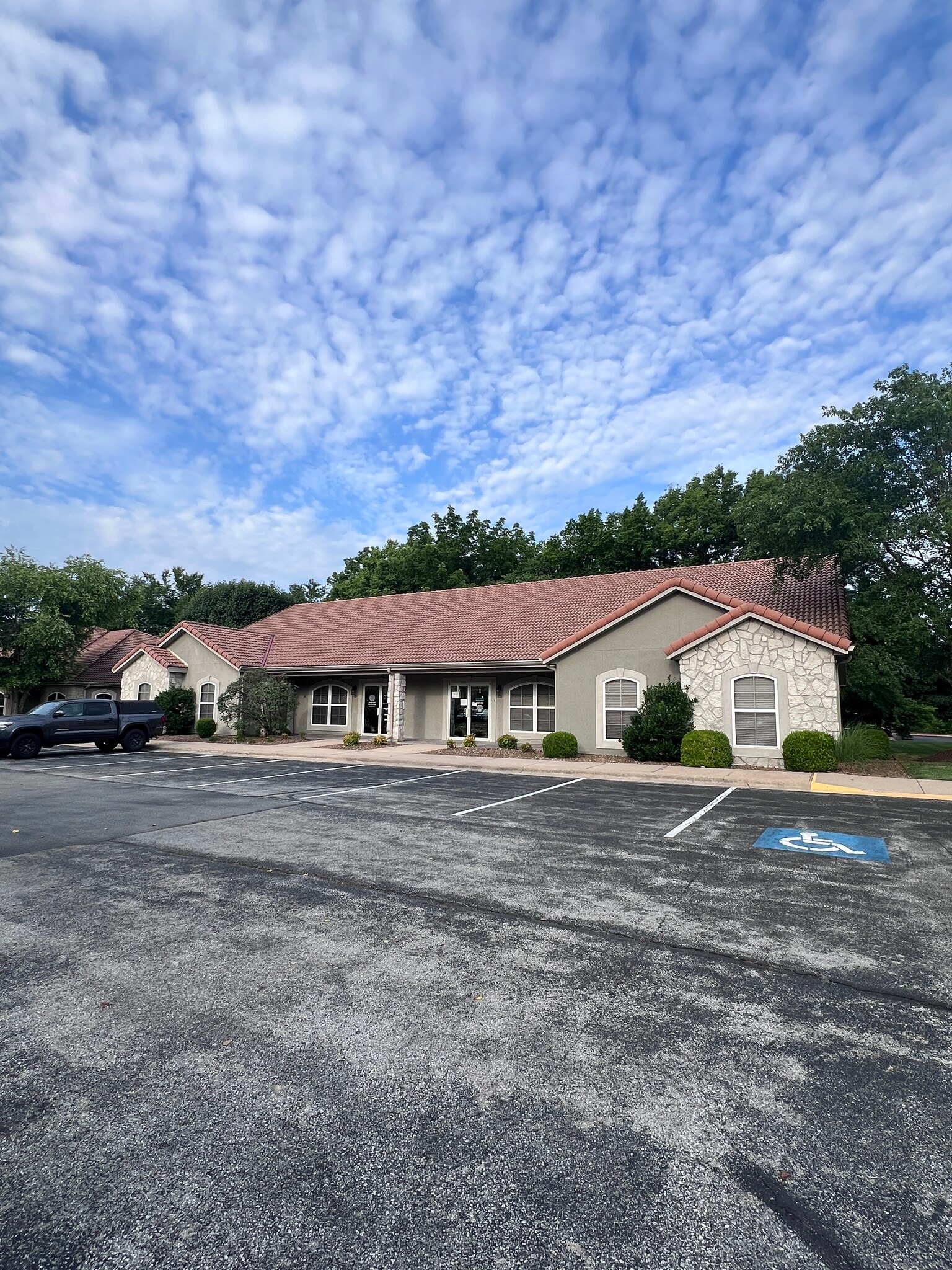 5212 Village Pky, Rogers, AR for lease Interior Photo- Image 1 of 8