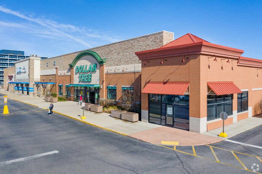 6702-6852 Greenfield Rd, West Allis, WI à louer - Photo du bâtiment - Image 1 de 11