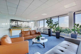 1 Rue Royale, Saint-Cloud for lease Building Photo- Image 2 of 7