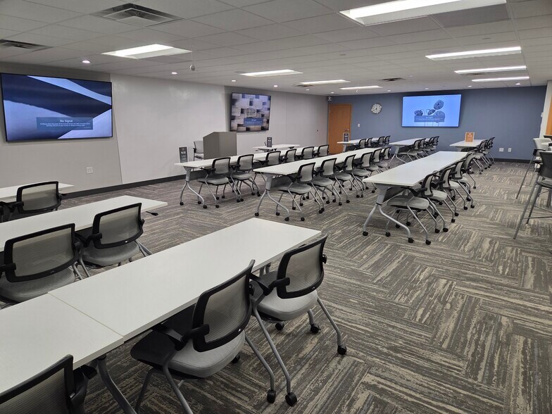 2950 Metro Dr, Bloomington, MN for lease - Interior Photo - Image 2 of 5