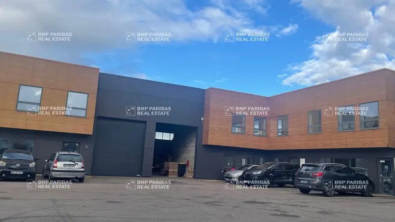 Industrial in Aubergenville for sale Building Photo- Image 1 of 10