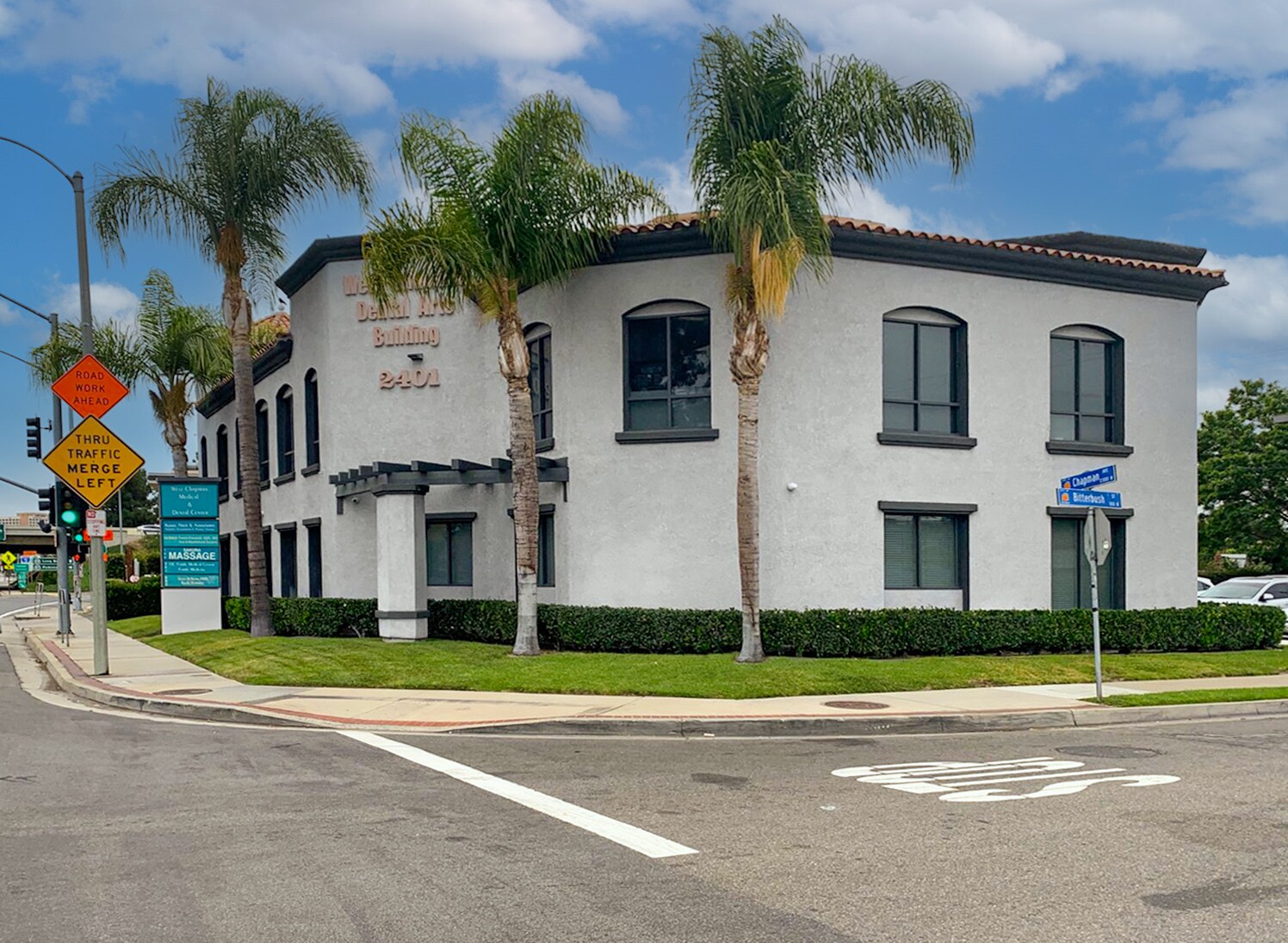 2401 W Chapman Ave, Orange, CA à louer Photo du bâtiment- Image 1 de 5