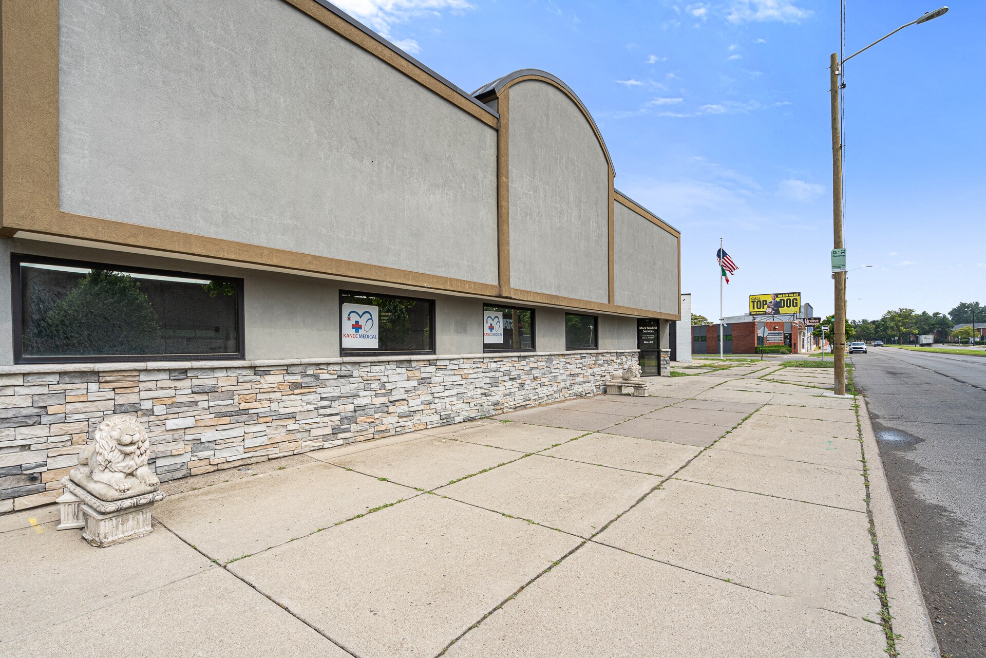 17331 Mack Ave, Detroit, MI à louer Photo principale- Image 1 de 2