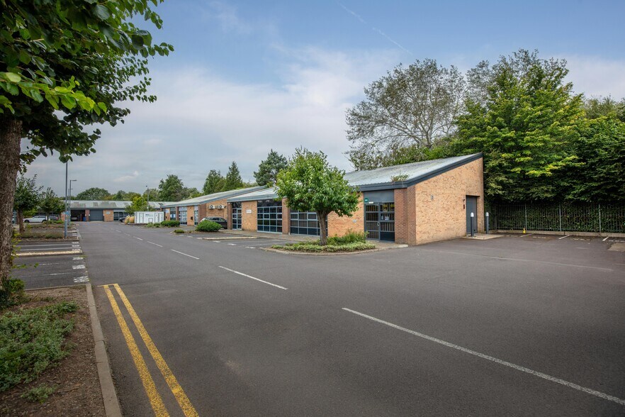 890 Plymouth Rd, Slough à louer - Photo du bâtiment - Image 2 de 4