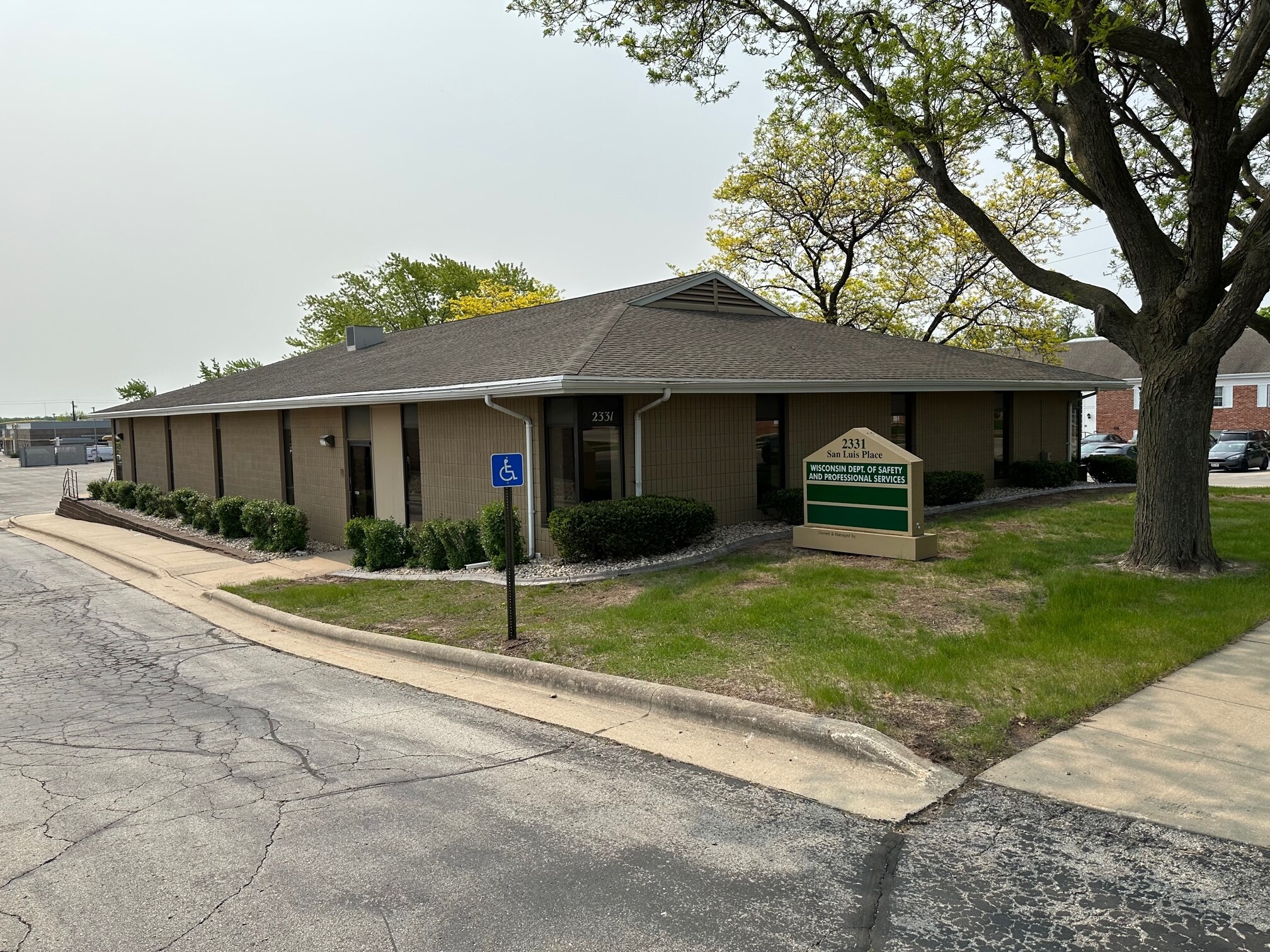 2331 San Luis Pl, Green Bay, WI à vendre Photo du bâtiment- Image 1 de 1