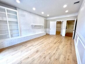 115 Lithia Pinecrest Rd, Brandon, FL for lease Interior Photo- Image 2 of 23