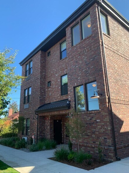 6940 N Greenwich Ave, Portland, OR à vendre - Photo principale - Image 1 de 5