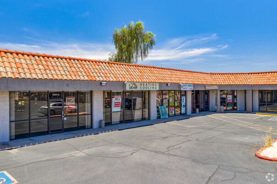 8021 N 43rd Ave, Phoenix, AZ à louer - Photo du bâtiment - Image 3 de 5