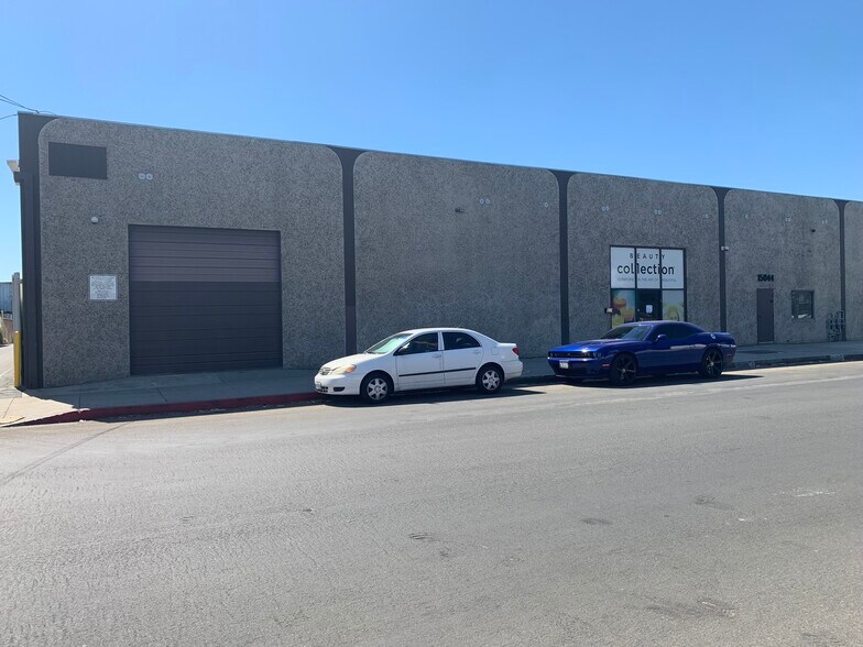 15044-15054 Keswick St, Van Nuys, CA à louer - Photo du bâtiment - Image 3 de 22