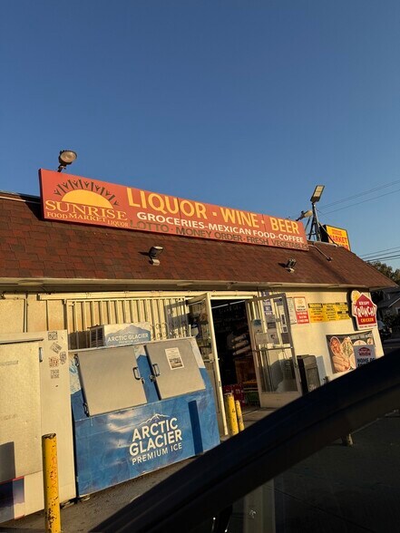 527 S Sunrise Ave, Madera, CA for sale - Building Photo - Image 2 of 12