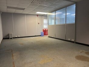 Clay Ln, Marlow for lease Interior Photo- Image 2 of 4