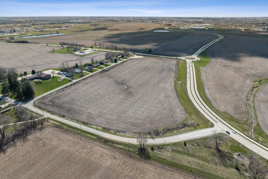 Cedar Heights and Viking Land, Cedar Falls, IA à vendre - Photo du bâtiment - Image 3 de 8
