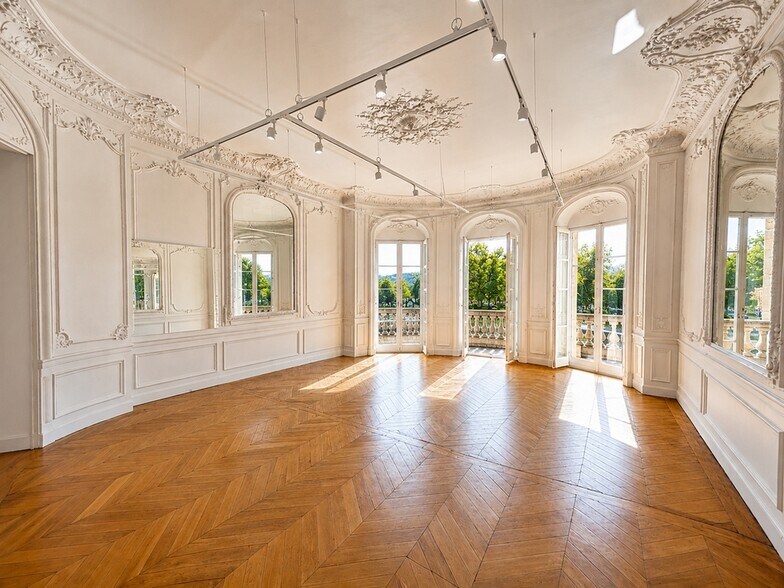 Office in Paris for lease - Building Photo - Image 2 of 11
