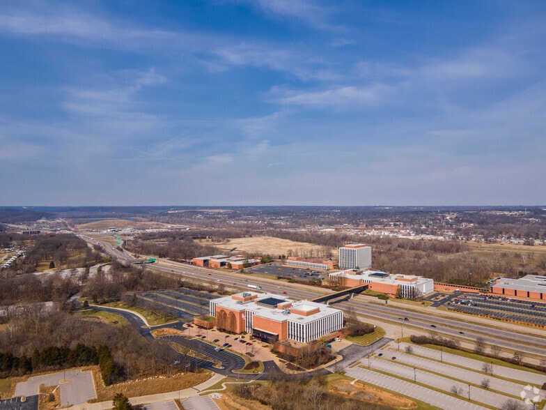 1400 S Highway Dr, Fenton, MO à louer - Photo du bâtiment - Image 1 de 45