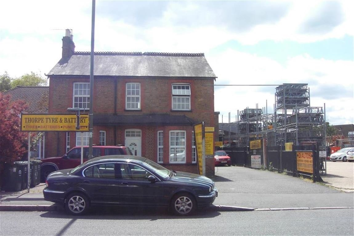 42a Feltham Rd, Ashford for lease Primary Photo- Image 1 of 8
