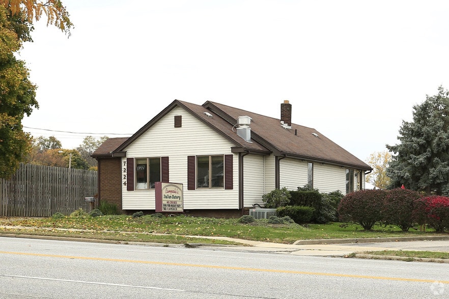 7224 Center St, Mentor, OH à vendre - Photo du bâtiment - Image 2 de 18