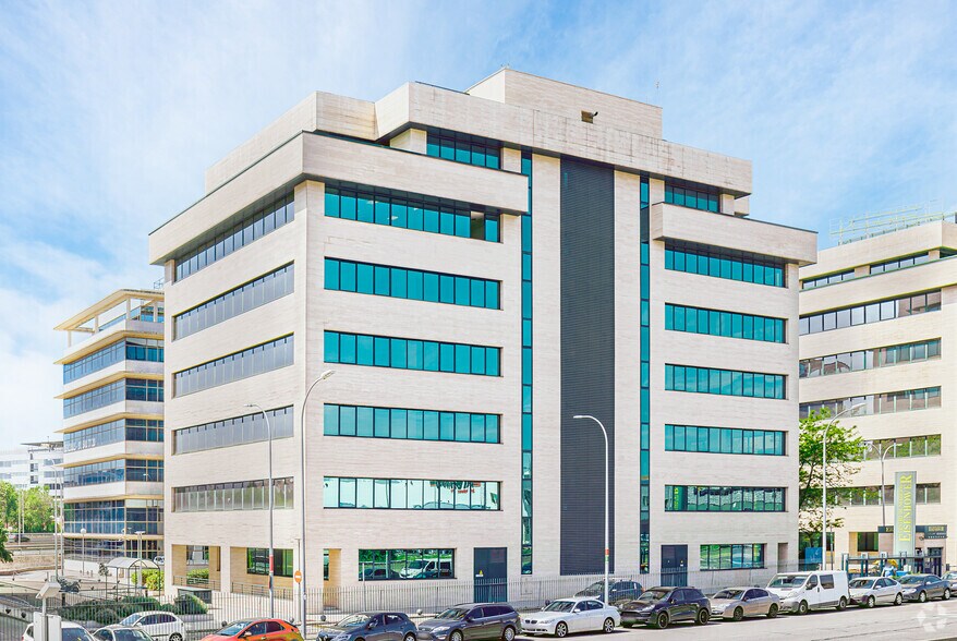 Avenida Sur del Aeropuerto de Barajas, 28, Madrid, Madrid for lease - Building Photo - Image 1 of 20