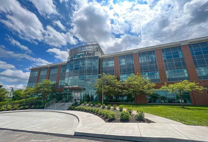 200 Industry Dr, Pittsburgh, PA for lease - Building Photo - Image 1 of 9