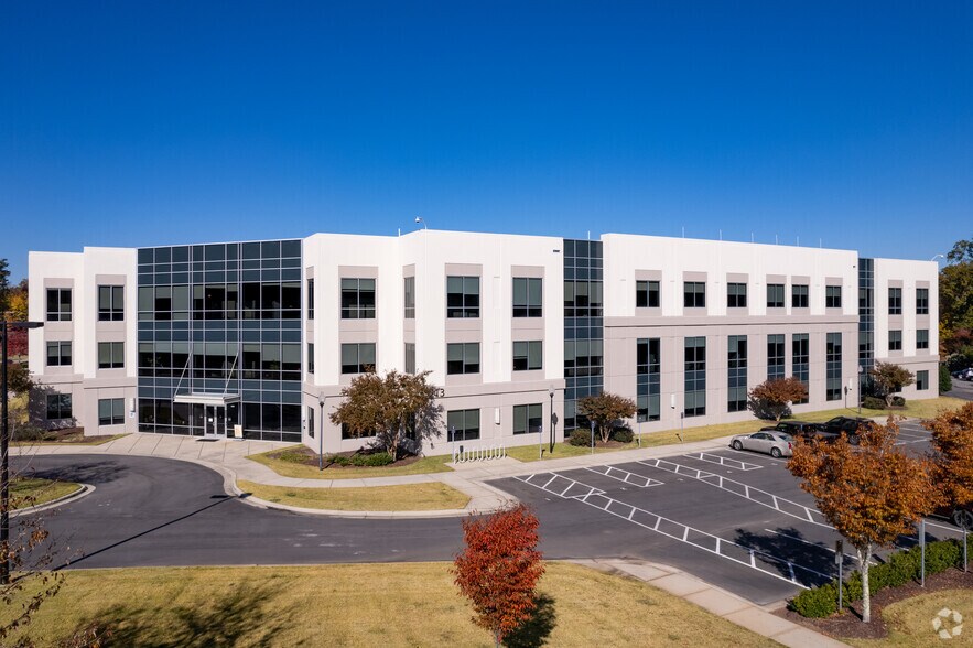 5213 S Alston Ave, Durham, NC à louer - Photo du bâtiment - Image 2 de 6