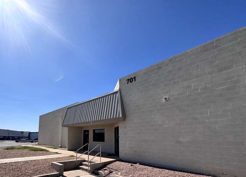701 N Golden Key St, Gilbert, AZ à vendre - Photo du bâtiment - Image 2 de 8