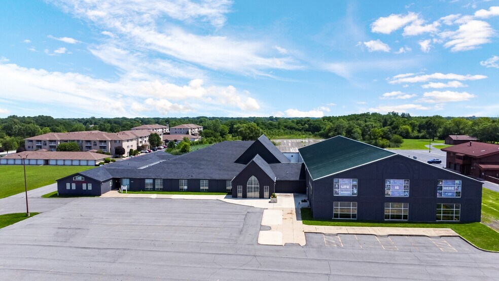 7525 Taft St, Merrillville, IN à vendre - Photo du bâtiment - Image 1 de 17