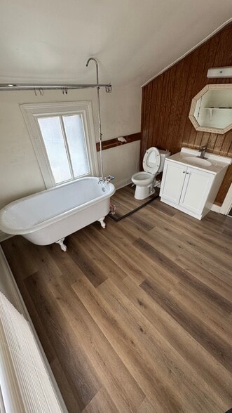 Multifamily Residential Portfolio 5 Unit portfolio of 2 properties for sale on LoopNet.ca - Interior Photo - Image 3 of 31