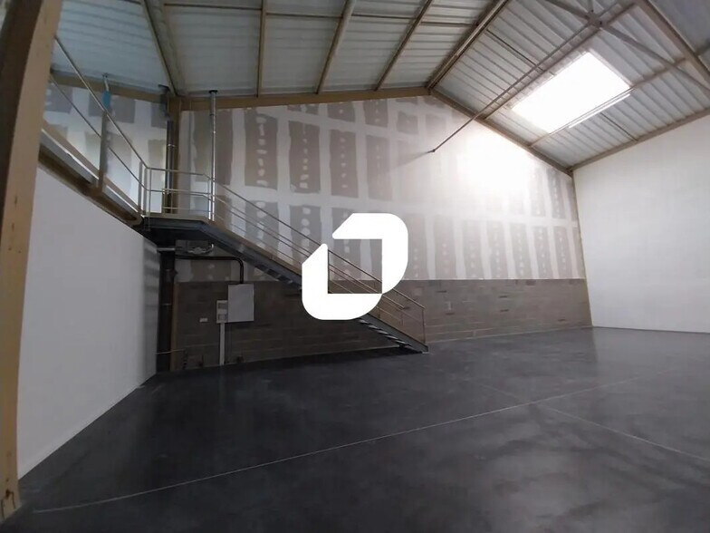 225 Avenue Des Marronniers, Bourgoin-Jallieu à louer - Photo intérieure - Image 2 de 15