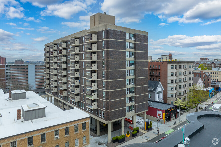 872 Massachusetts Ave, Cambridge, MA à louer - Photo du bâtiment - Image 1 de 5