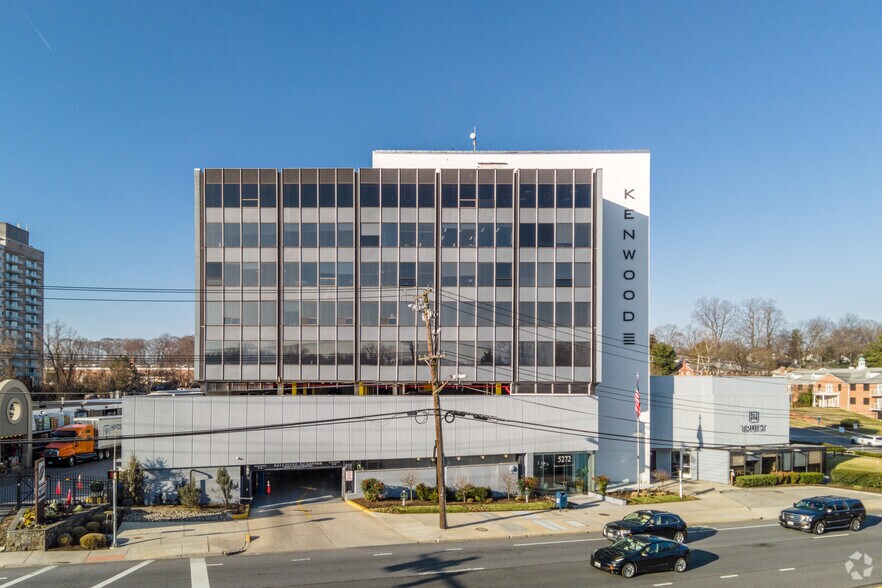 5272 River Rd, Bethesda, MD à louer - Photo du bâtiment - Image 3 de 6
