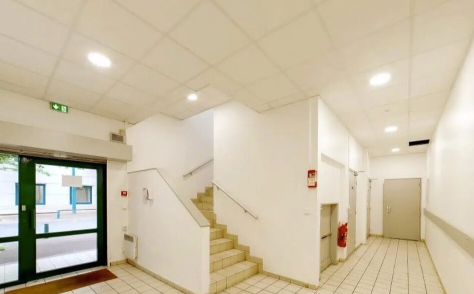 Bureau dans Gennevilliers à louer - Hall d’entrée - Image 3 de 3