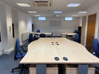 35 Church Rd, Lymm à louer - Photo du bâtiment - Image 3 de 6