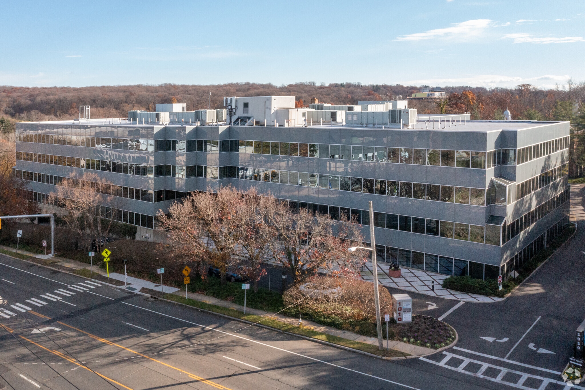 1010 northern Blvd, Great Neck, NY for lease Primary Photo- Image 1 of 9