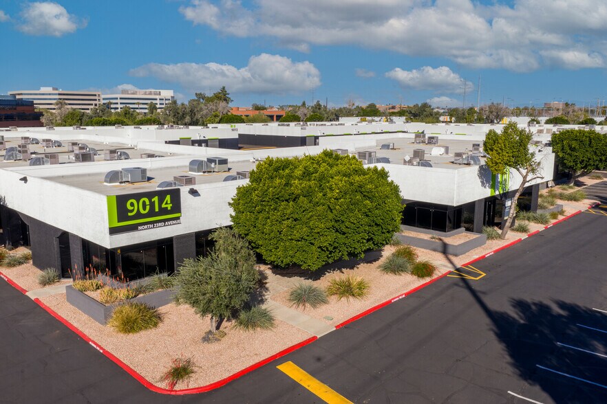2320 W Mission Ln, Phoenix, AZ à louer - Photo du bâtiment - Image 2 de 8