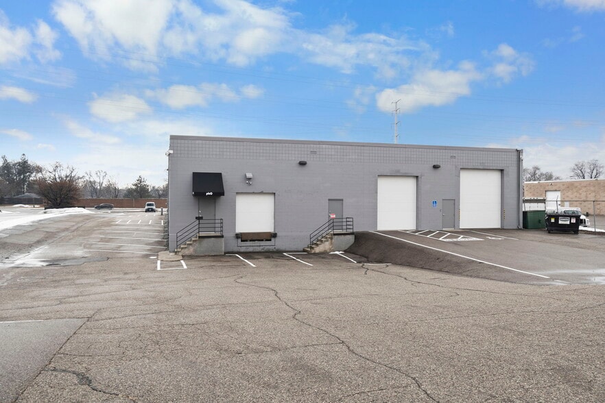 396-400 E American Blvd, Bloomington, MN for sale - Building Photo - Image 2 of 5