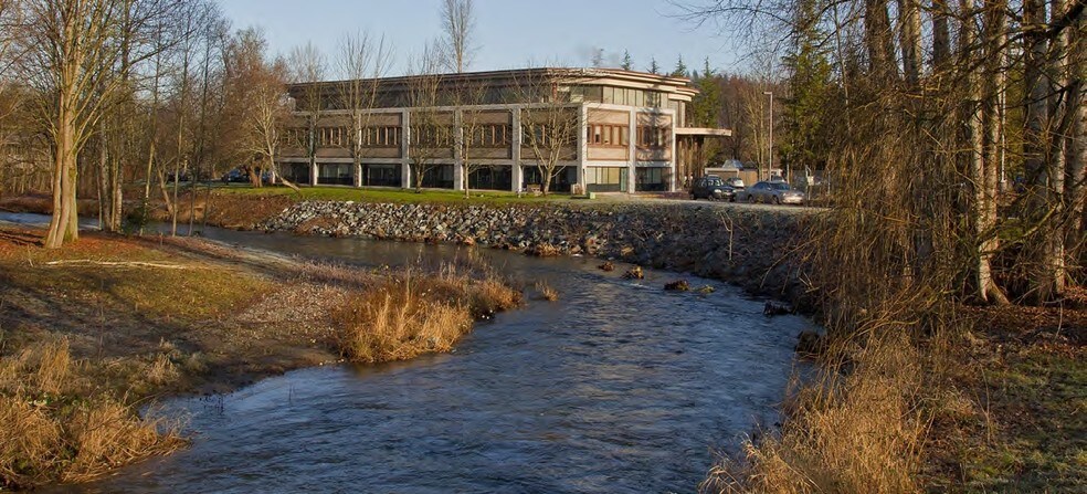 450 NW Gilman Blvd, Issaquah, WA à louer - Photo du bâtiment - Image 2 de 5