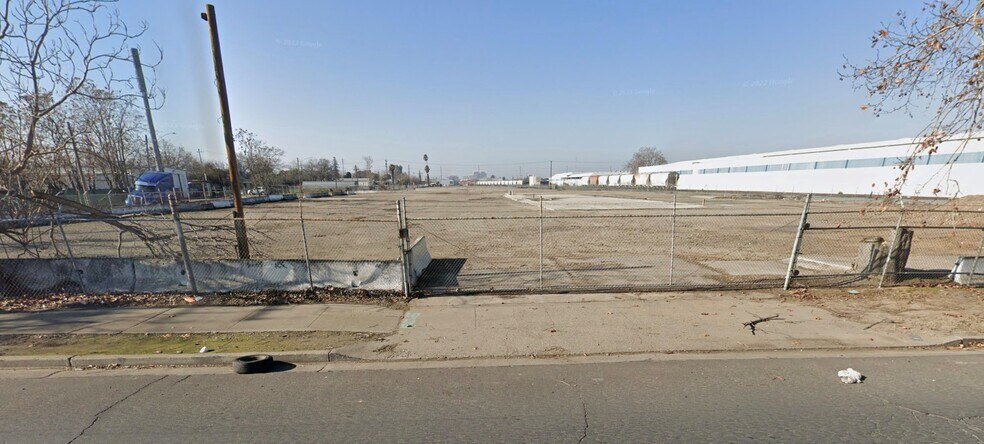 103 N E St, Stockton, CA à vendre - Photo du bâtiment - Image 2 de 4