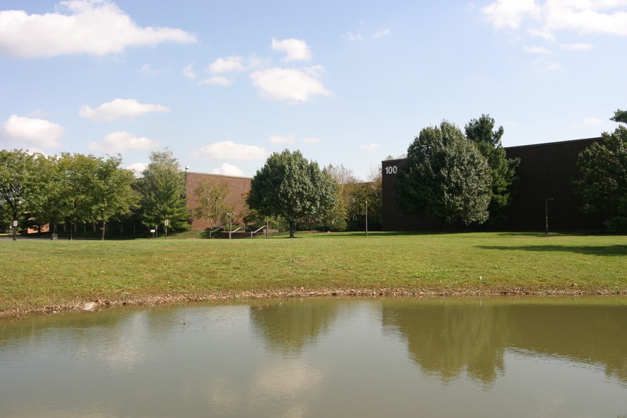 100 Herrod Blvd, South Brunswick, NJ for lease - Building Photo - Image 3 of 8