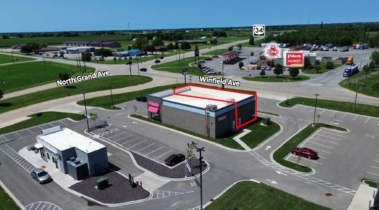 1210 N Grand Ave, Mount Pleasant, IA à louer - Photo du bâtiment - Image 2 de 3