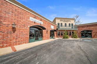 1001 SE 28th St, Bentonville, AR for lease Interior Photo- Image 2 of 13