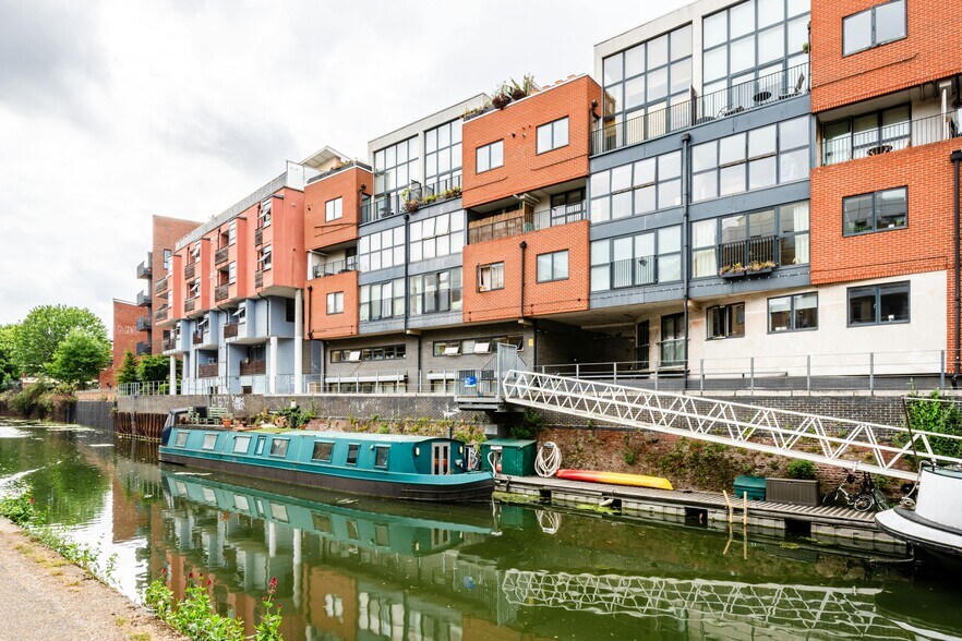 20 Copenhagen Pl, Londres à louer - Photo du bâtiment - Image 2 de 9