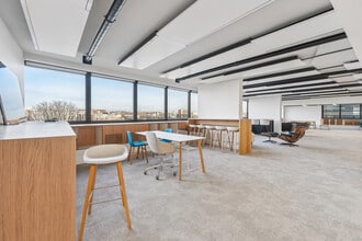 122 Rue Edouard Vaillant, Levallois-Perret for lease Interior Photo- Image 2 of 13