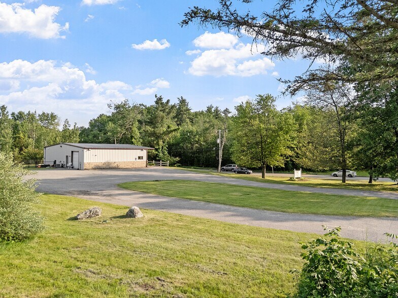 1 Beverly Dr, Sterling, MA à vendre - Photo du bâtiment - Image 2 de 32