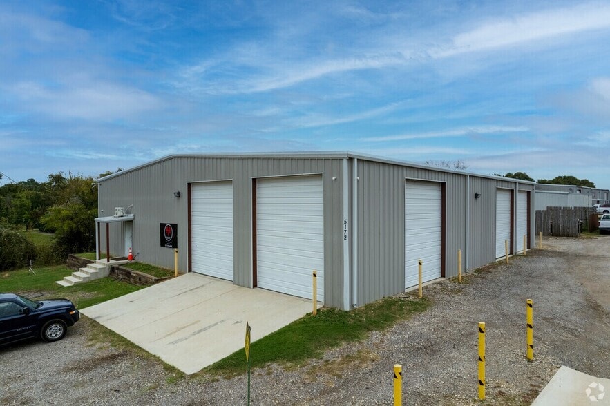 5160-5172 Lemons Rd, Fort Worth, TX for lease - Building Photo - Image 3 of 8