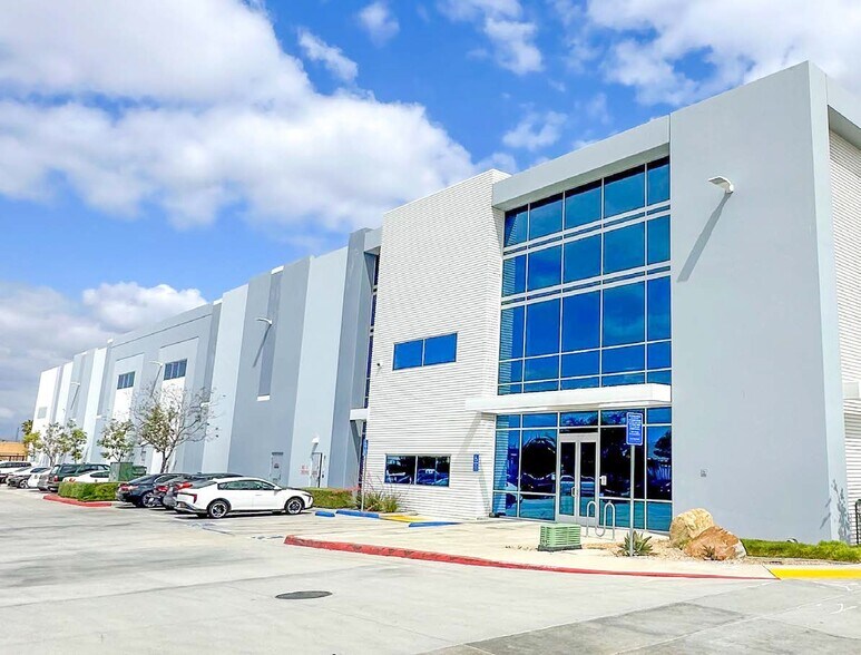 988 S Washington Ave, San Bernardino, CA à louer - Photo du bâtiment - Image 2 de 5